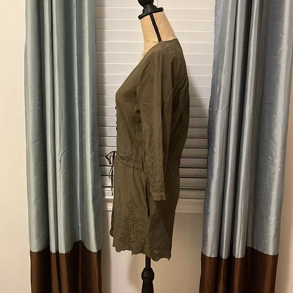 Army green Size Medium shorts romper with lace cutout detail - Picture 2 of 4